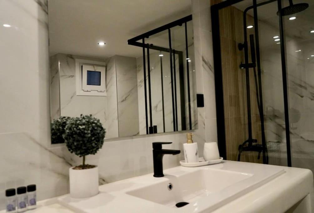Апартаменты Cosy Loft Патра Экстерьер фото