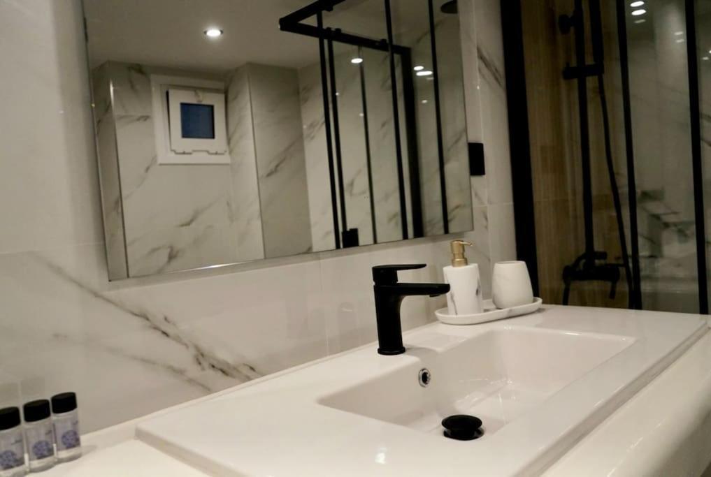 Апартаменты Cosy Loft Патра Экстерьер фото
